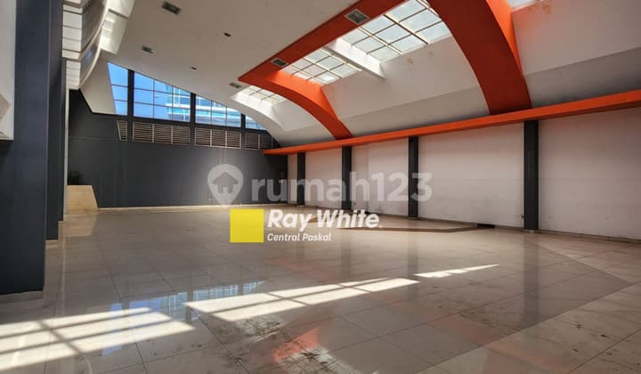 Gedung Commercial Cocok untuk Showroom di Sayap Soeta Bandung