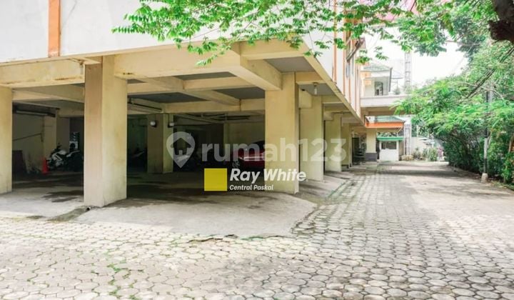 Eks Hotel 2 1/2 Lantai di Kawasan Pasteur Bandung