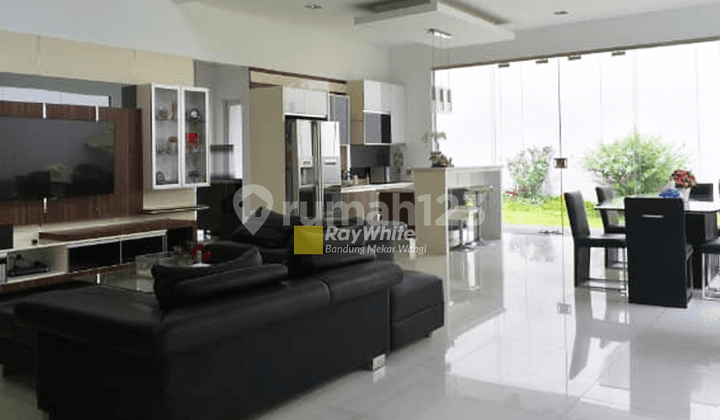 Rumah Lux Modern Minimalis Singgasana Pradana