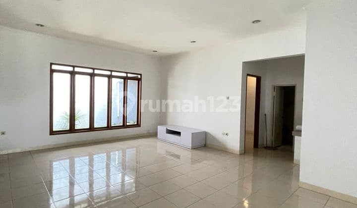 Disewakan Rumah Kawasan Elit Setra Duta Jarang ada