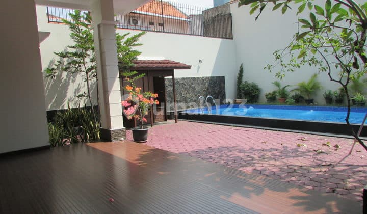 For Rent Standalone House 4 BR 33 BT with Swimming Pool in Menteng, Central Jakarta