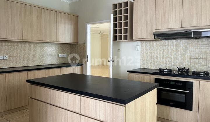 For Rent House 4 Berdroom With Swimming Pool and Garden at Kemang Jakarta Selatan