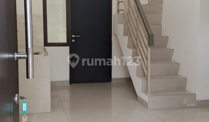 Sell Luxury Ready-to-Occupy 3BR House, Strategic Location in JGC Cluster Shinano, East Jakarta