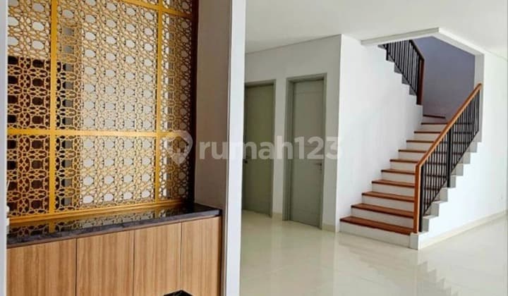 Sell Luxury Ready-to-Occupy 4BR Semi-Furnished House, Strategically Located in JGC Cluster Palm Spring, East Jakarta