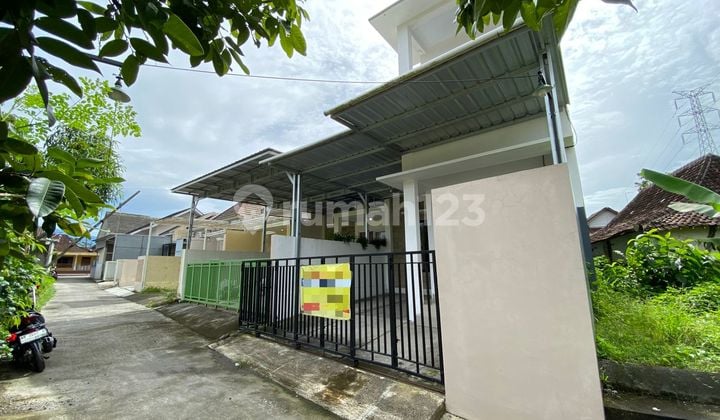 Jarang Ada! Rumah 2 Lantai 5 KT di Sleman Dekat Resto Jejamuran & Obelix Village