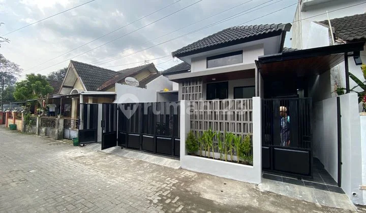 Investasi Cerdas! Rumah Strategis Dekat Stadion Maguwoharjo & Kampus Unriyo