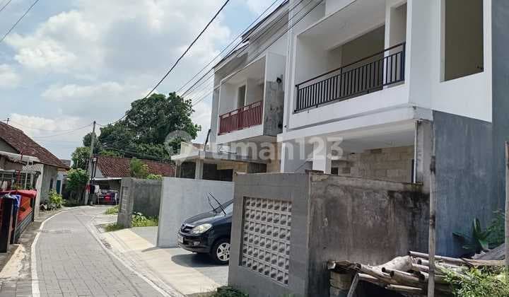 Rumah Mewah Dekat Sch, Lokasi Strategis di Jantung Mlati