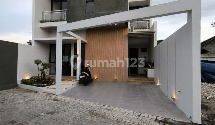 Luxurious 2-Story Contemporary House Near Sleman City Hall