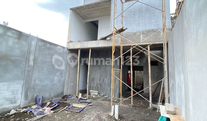 Unit Terbatas! Rumah Mewah 2 Lantai di Ngaglik Sleman Legalitas SHM & PBG Lengkap