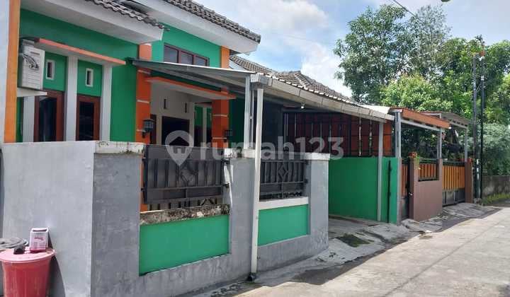 Siap Huni Plus Isinya! Rumah Cantik Dekat Tol Purwomartani