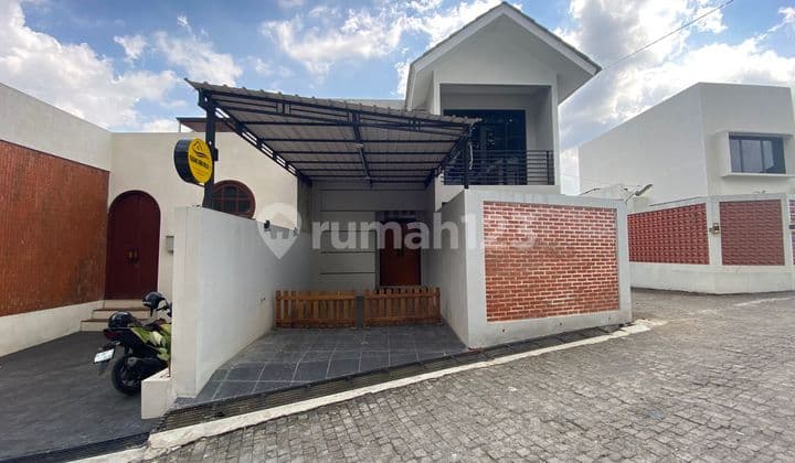 Luxury Villa with Private Pool in Palagan, Direct View of Mount Merapi