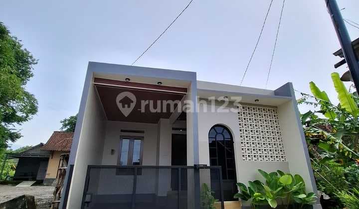 Luxury 3-Bedroom House! Only 3 KM to UII Jakal Campus