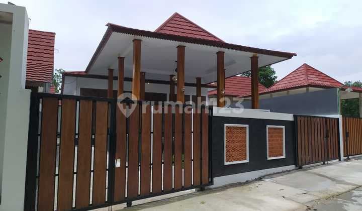 Kenyamanan di Prambanan! Rumah Joglo Asri dengan Luas 428 M2