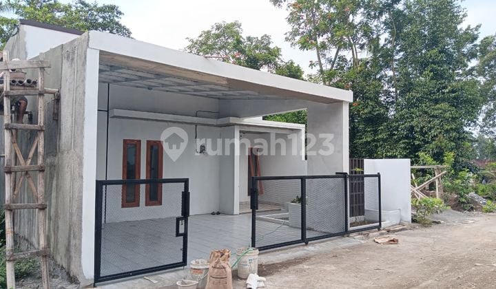 Valley of Tranquility in Sleman! Beautiful House in Ngaglik with Complete Legal Documents