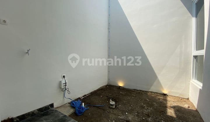 Rumah Modern Siap Huni, Lokasi di Utara Sekolah Budi Mulia Dua, Promo 895Jt