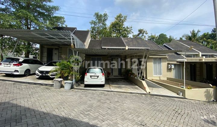 Minimalist House in a Luxury Housing Estate in Sleman Near PKU Gamping Hospital