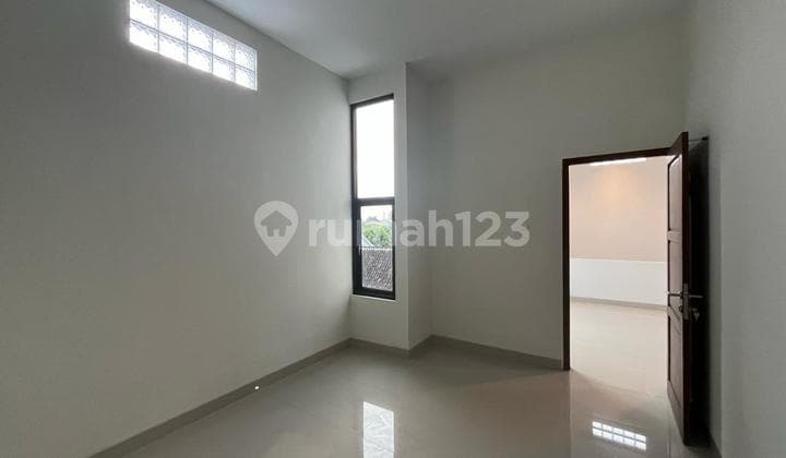 RUMAH PREMIUM DI DEKAT JL PALAGAN 1,8 MILYAR DENGAN LEGALITAS SHM DAN BISA DI KPR