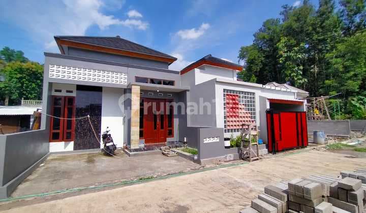 Minimalist House with Easy Access to Wates-Jogja Road, Starting from 390 Million