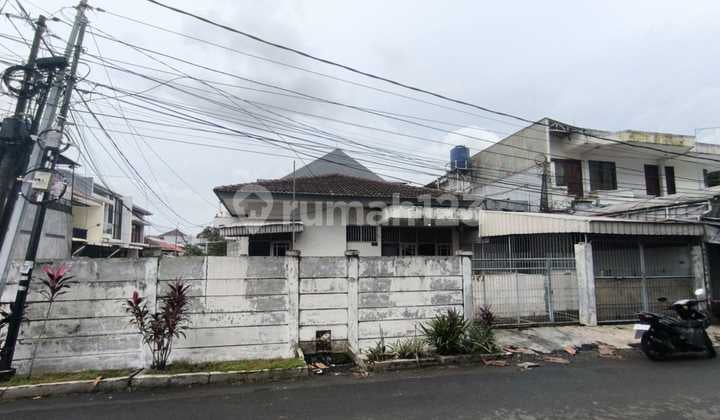 Quick Sale Land Calculation! Corner House Position in Meruya Ilir, Negotiable