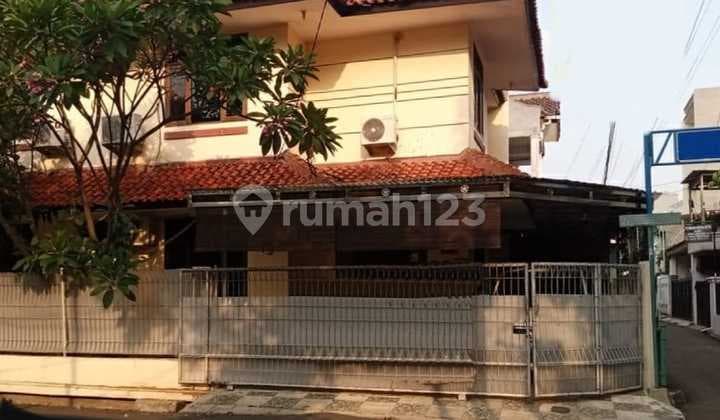 Jual Cepat, Rumah 2Lt Siap Huni Posisi Hoek di Pondok Kelapa, Nego