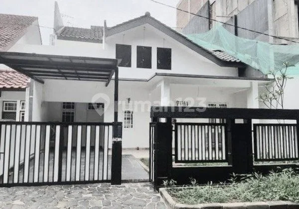 Jual Cepat Dibawah NJOP! Rumah 2Lt Semi Furnish di Ancol Jual Cepat Dibawah NJOP! Rumah 2Lt Semi Furnish di Ancol