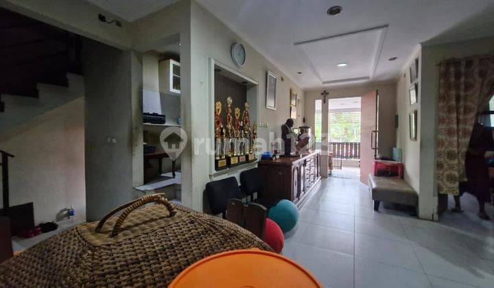 Dijual Rumah Siap Huni Cocok untuk Usaha Lokasi Strategis di Kebayoran Lama, Jakarta Selatan