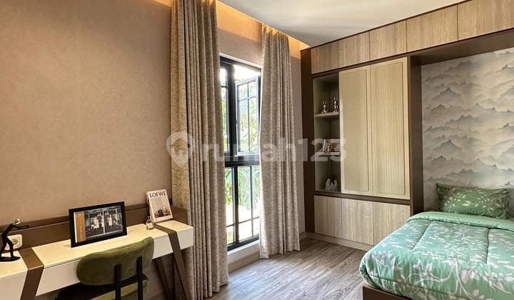 Dijual Rumah The Leaves Mansion Bintaro Pesanggrahan Jakarta Selatan.