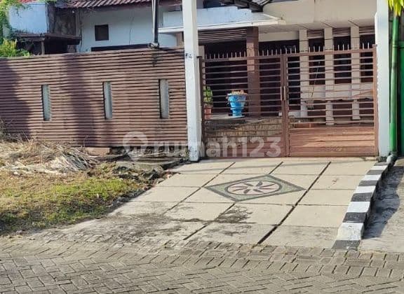 Dijual Rumah Jajar Tunggal Strategis Siap Huni