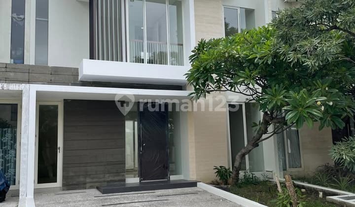Dijual Rumah Pelican Hill Strategis Minimalis