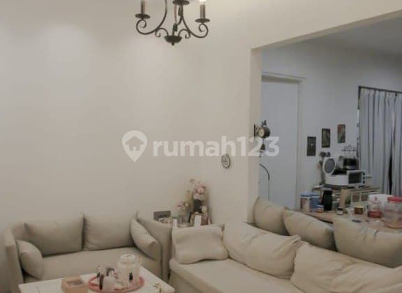 Dijual Rumah Graha Family Strategis Siap Huni