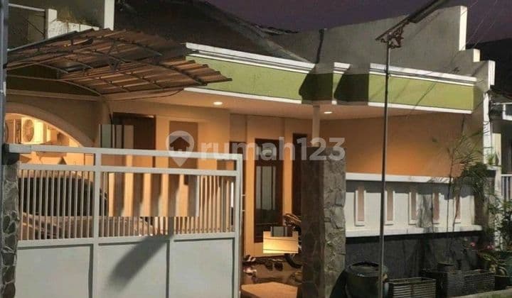 RUMAH WIYUNG INDAH SURABAYA MURAH SIAP HUNI DIJUAL RUMAH WIYUNG INDAH SURABAYA RON.A2172 LUAS TANAH : 120 M² DIMENSI LEBAR: 8 M DIMENSI PANJANG 15 M LUAS BANGUNAN: TYPE 45 M2, ADA DEKNYA JUMLAH KAMAR TIDUR: 3 JUMLAH KAMAR MANDI: 2 JUMLAH LANTAI: 1.5 LANT