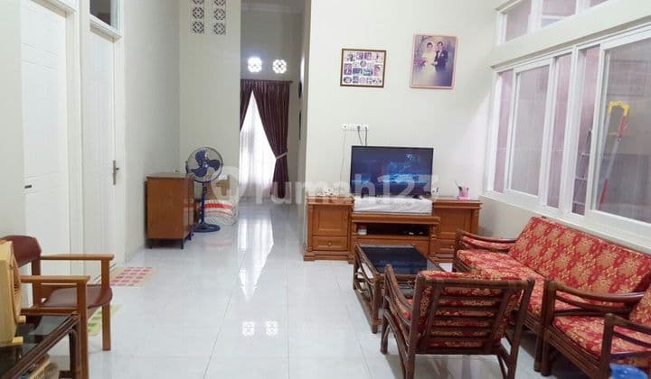 Rumah Tengah Kota Jalan Lebar