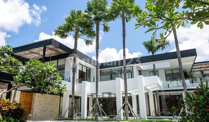 Villa Mewah Desain Modern 5 Kamar Tidur di Pererenan Canggu Bali