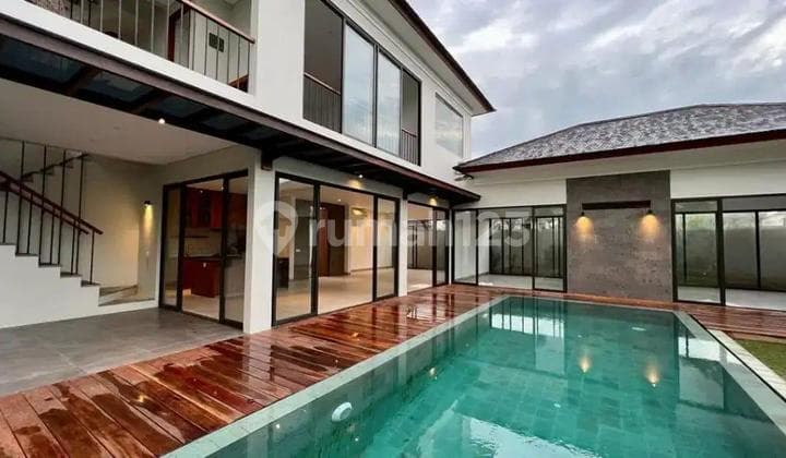 Modern Villa 3 BR with Ocean View and Rooftop Jimbaran Bali