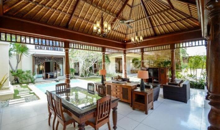 Balinese Villa 3 BR Full Furnished Dekat Jimbaran Beach Bali