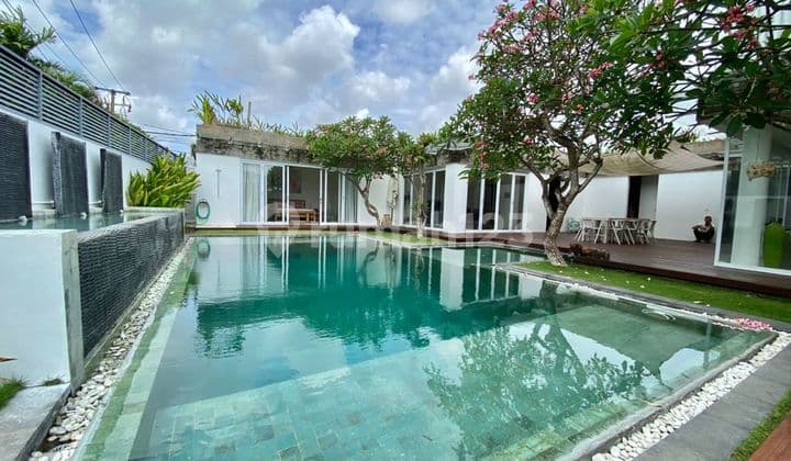 Villa Cantik 3 KT Spacious Location Near Berawa Umalas Bali