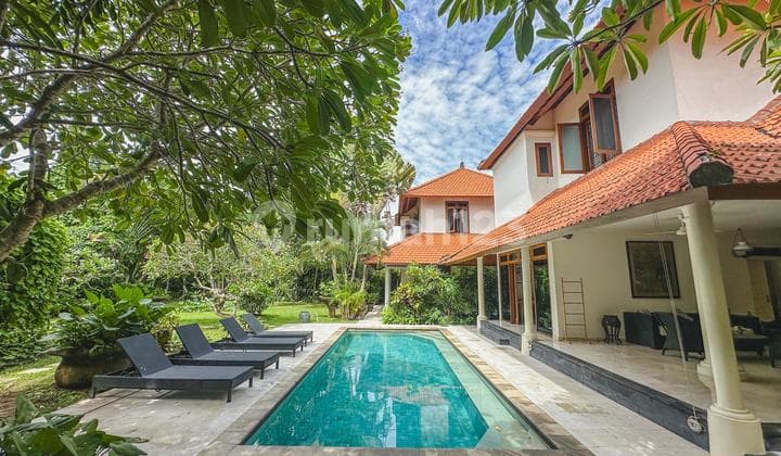 Villa 4 kamar di Pererenan Canggu Bali Dekat ke Pantai