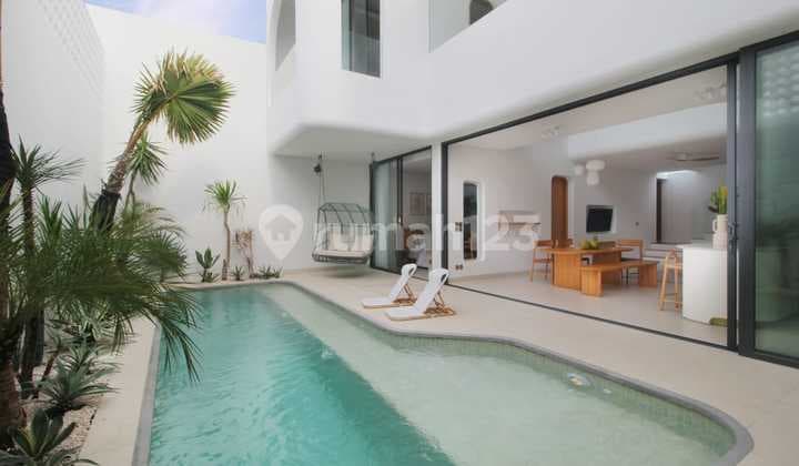 Villa Mediteranian 3 BR Lokasi Strategis Dekat Berawa Beach Bali