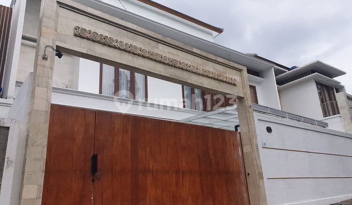 Villa Eksklusif 2 BR Desain Modern Tropis Strategis Mumbul Bali