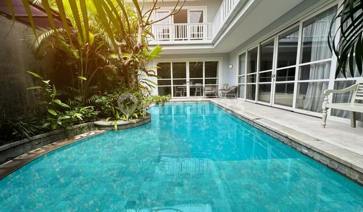 Modern Tropical 3-Bedroom Villa Near Finns Beach Club Canggu Bali