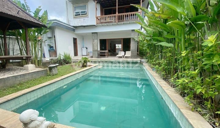 Villa Tropis 4 BR Full Furnish Strategis Umalas Bali