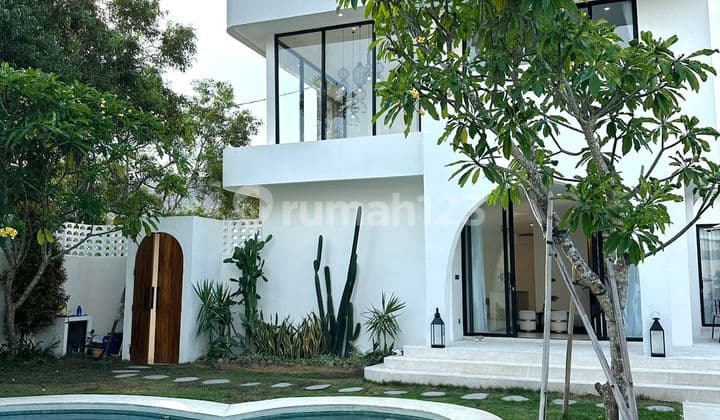 Modern Mediteranian Villa 4 BR 800m From Pererenan Beach Bali