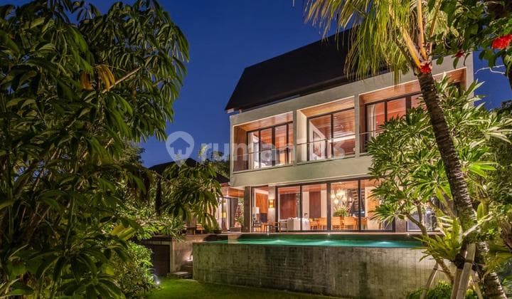 Luxury Villa 4 BR Taman Luas Kayu Tulang Canggu Bali