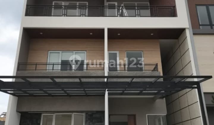 Rumah Mewah Semi Furnished Alam Sutera Dijual Cepat Aja!
