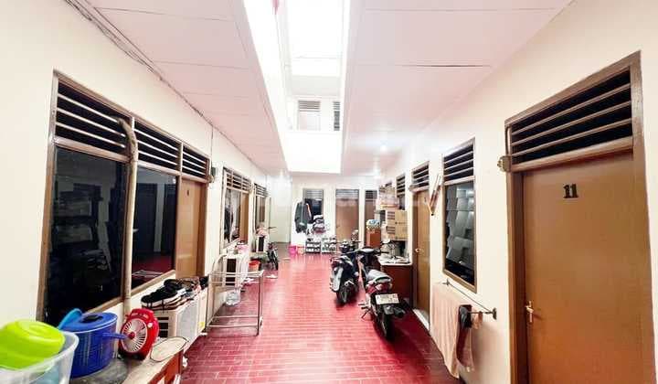 Rumah Kost Aktif Jakarta Selatan Dijual B U !