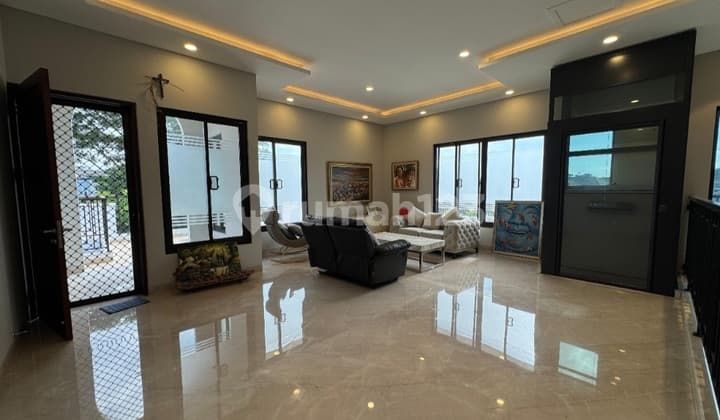Rumah Mewah Semi Furnished Dijual Murah Aja!
