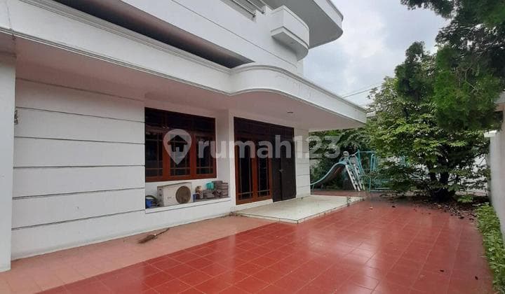 Dijual Rumah Mewah di Kebon Jeruk 2 Lantai Lokasi Dekat Akses Tol