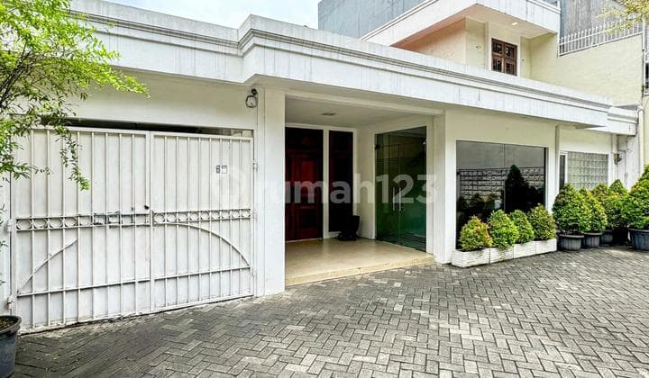 Luxury House in Kebayoran Baru Jakarta 346M2 Ready to Occupy