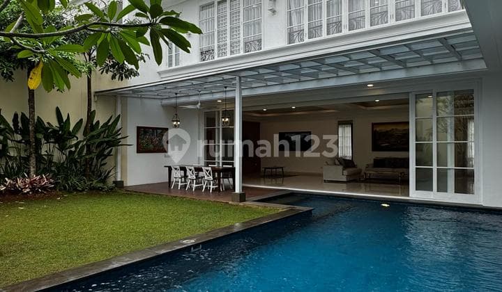 Rumah Baru Design Modern Classic di Kemang Private Lift dan Pool