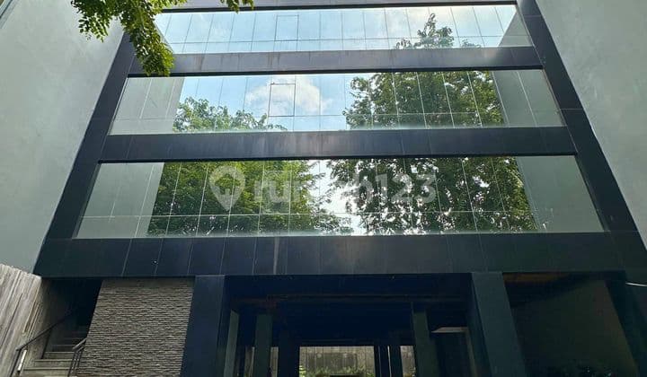 Gedung Kantor di Kebon Sirih Dekat Thamrin 6 Lantai Parkir Luas